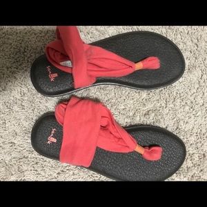 sanuk pink sandal as women